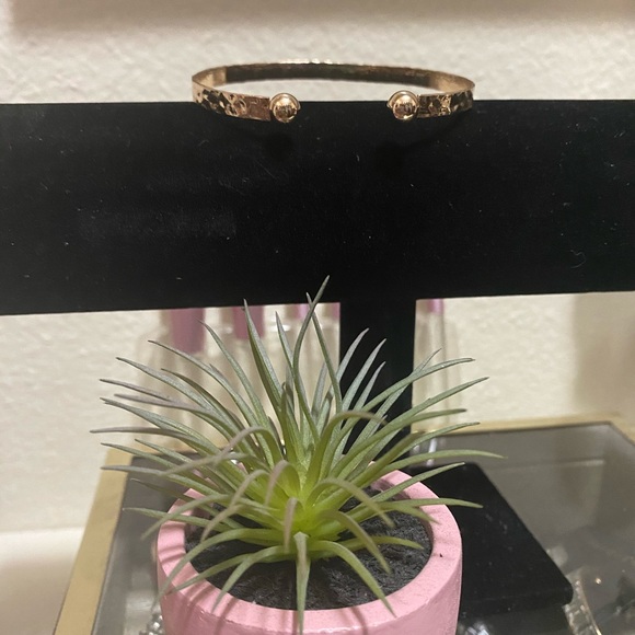 Gold open bangle - Picture 3 of 3